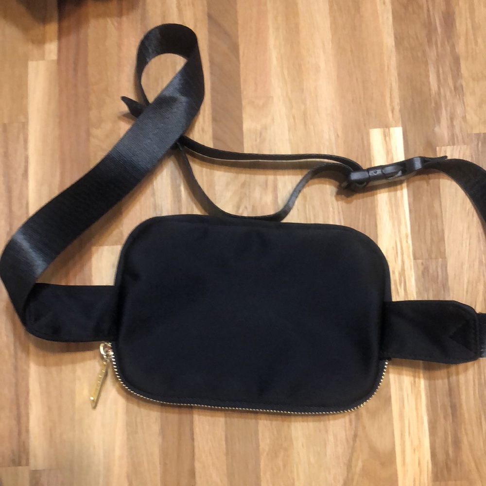 Black Belt Bag - Like NEW
